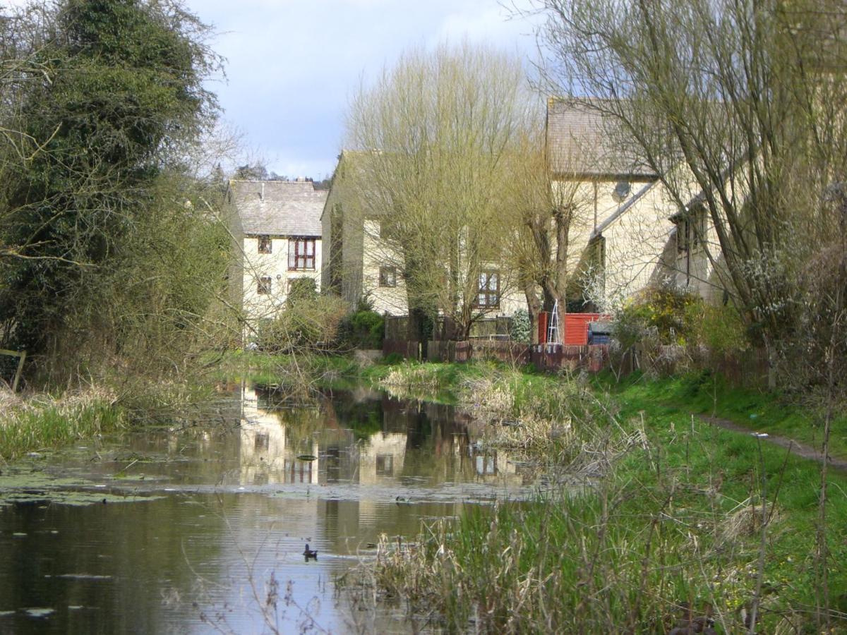 Bell Apartments: Exclusive Two-Bedroom Family Retreat in Cotswolds Valleys Stroud  Exterior photo